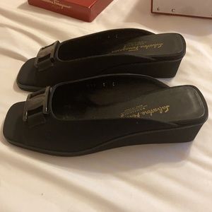 Ferragamo “remind” open toe shoe